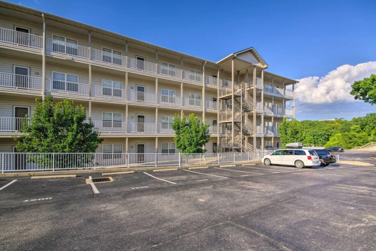 Top-floor Lands End Corner Unit W/ Resort Perks! - Osage Beach