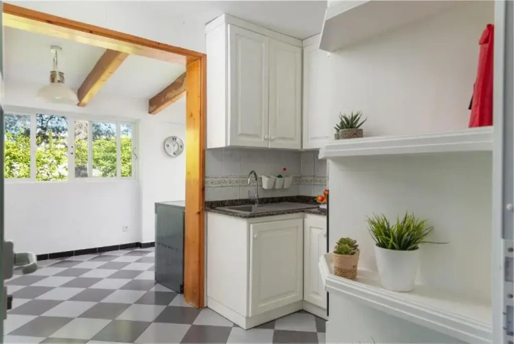 4 Bedrooms Cottage