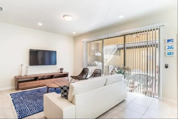 Contemporary 5 Bedroom Townhouse
