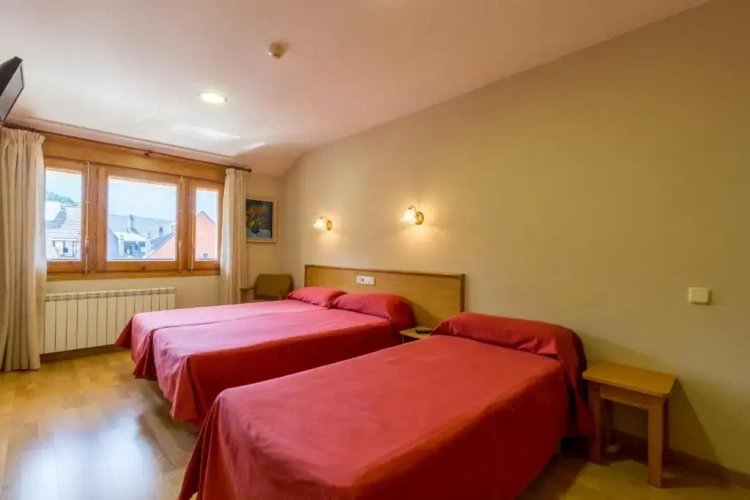 Standard Triple room