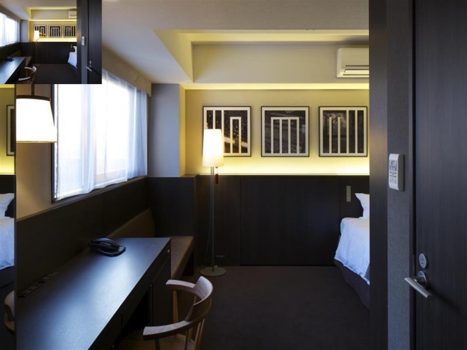 Corner Triple room