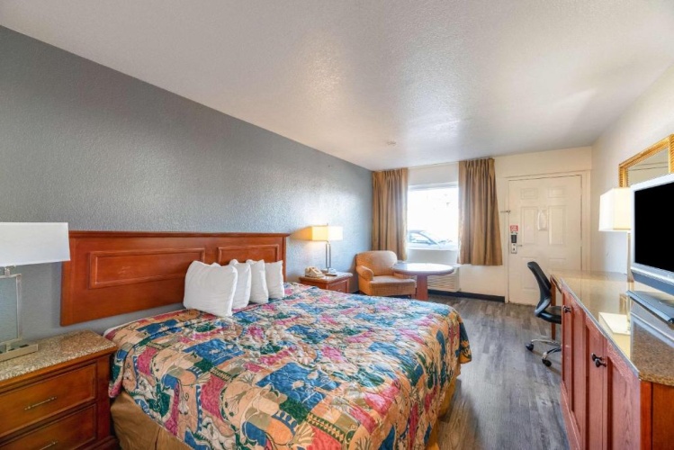 Standard Double room with pool view