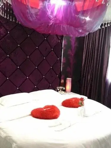 Set Chain Hotel