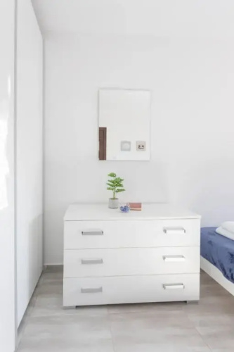F3-3 Room 2 single beds shared bathroom