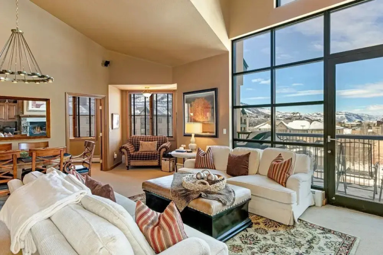 330 Chapel Square 3 Bedroom Condo by RedAwning