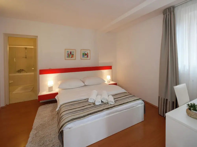 Apartment with Shared Pool, Terrace, A/C And Wifi 800 M From the Beach