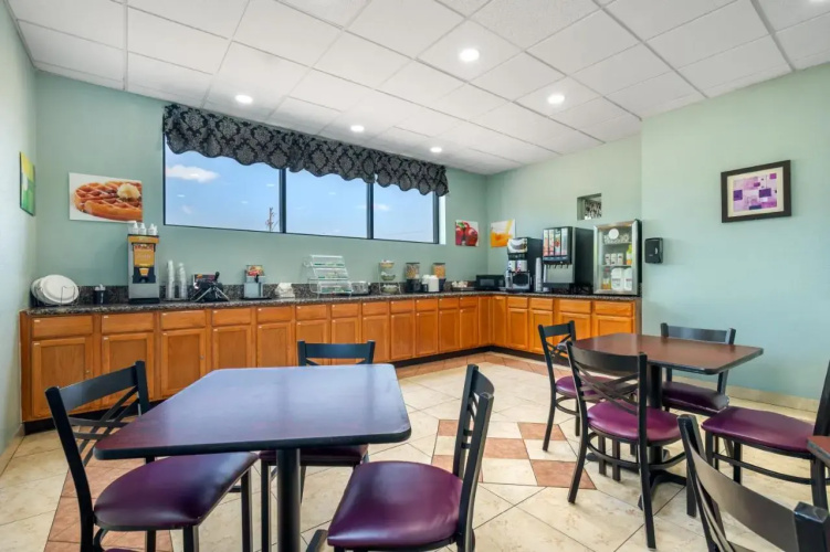 Super 8 Chesapeake Greenbrier