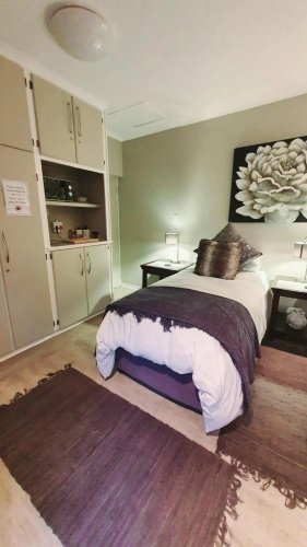 THE SPARE BEDROOM Unit 1