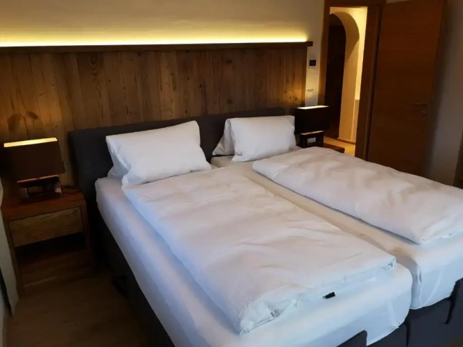 4 Bedrooms Apartment
