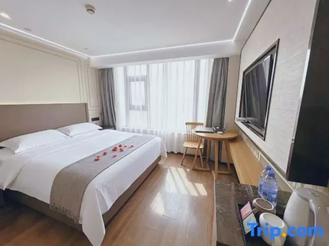 Standard Double room with city view