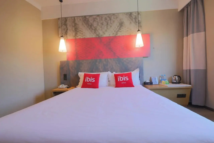 ibis Qingdao Ningxia Road