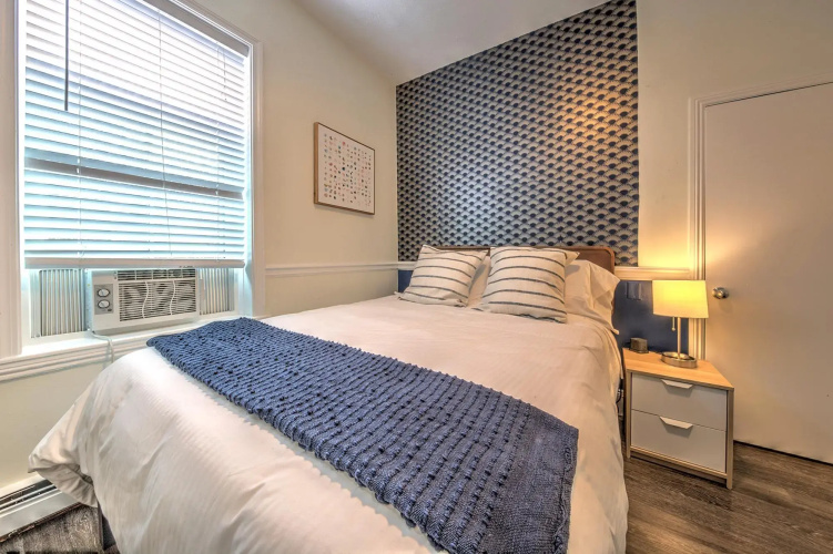 Cute and Cozy Studio!