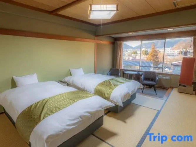 Standard room with mountain view