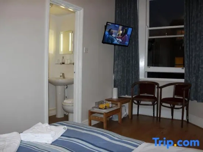 Standard Double room with partial sea view
