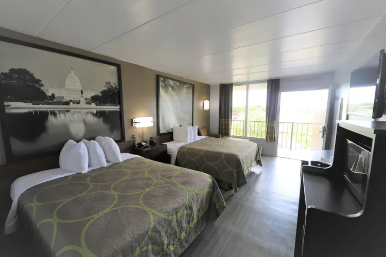 Super 8 By Wyndham Manassas