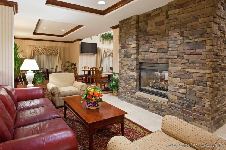 Holiday Inn Express & Suites Marion by IHG