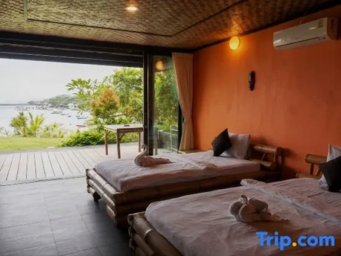 Standard Twin room with sea view