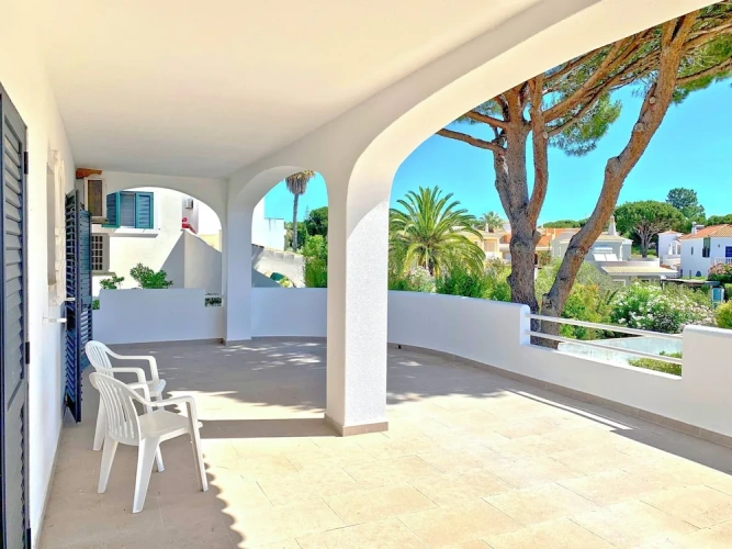 4 Bedrooms Villa