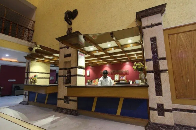 Oyo 35457 Hotel Kubera Palace