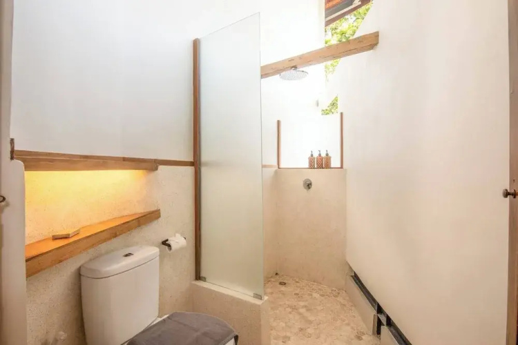 Chic 1-br Villa With Pool, 800m From Echo Beach