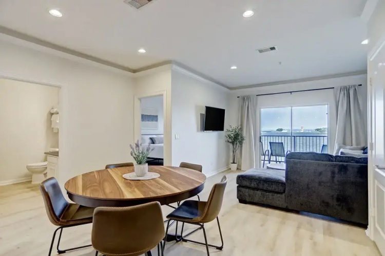 7037 Kingston Cove
