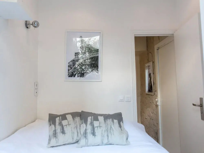 Montmartre Apartments - Léo Ferré