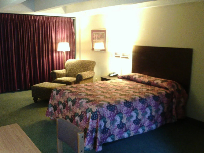 5th Avenue Inn and Suites