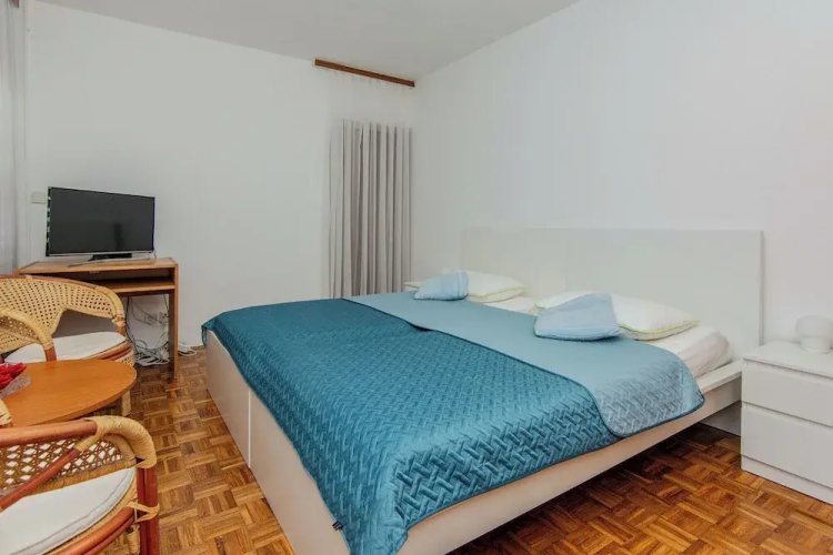Apartments Kurta