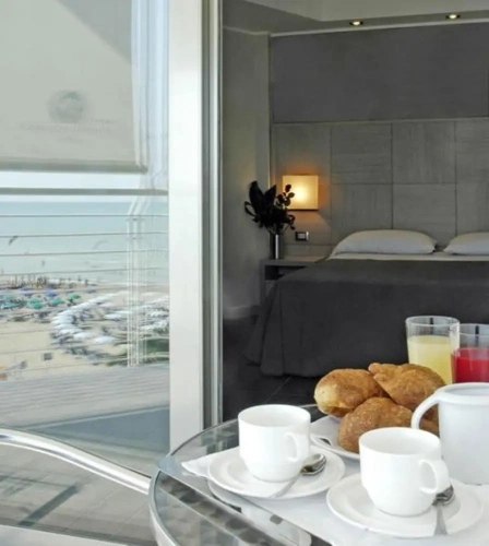 Superior Double room with partial sea view