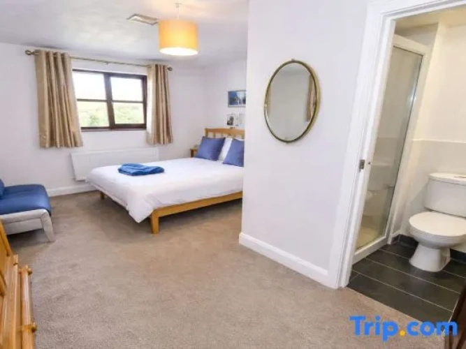 3 Bedrooms Apartment