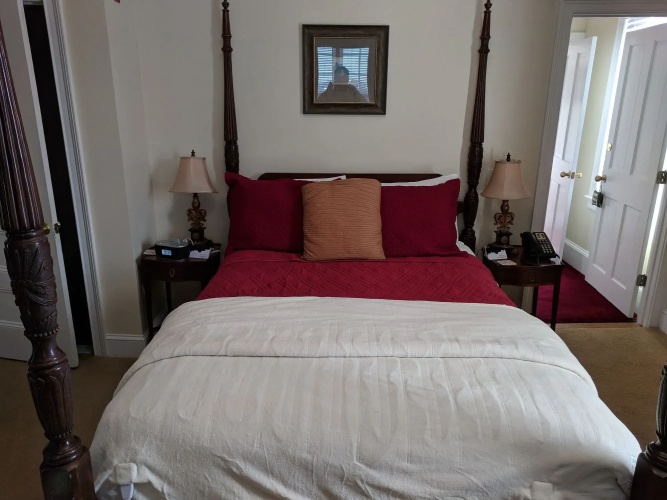 Almondy Inn