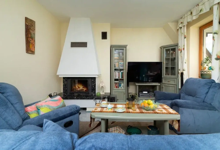 2 Bedrooms Apartment with balcony and with mountain view