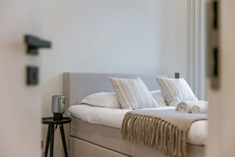 Stunning Seafront Apartment With Modern Comforts and Dike Views