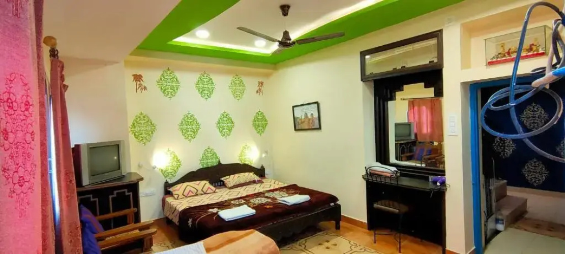 Shivam Paying Guest House