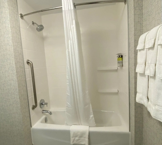 Holiday Inn Express & Suites Aurora by IHG
