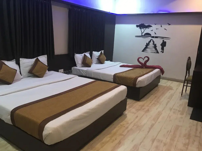 FabHotel Bee Town