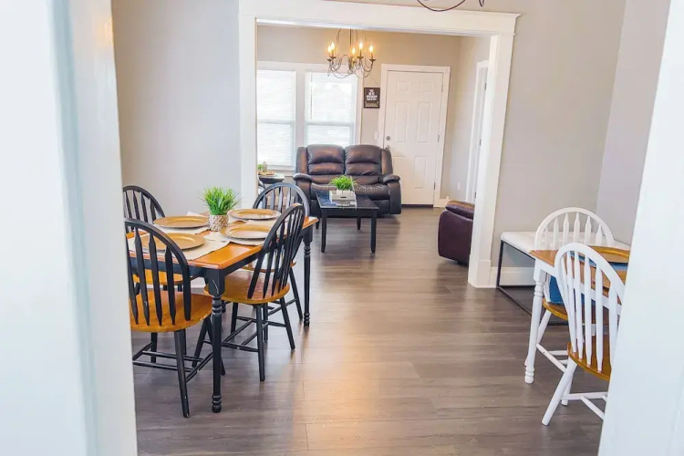 Large 6Br, 2Ba Close To Niagara Falls