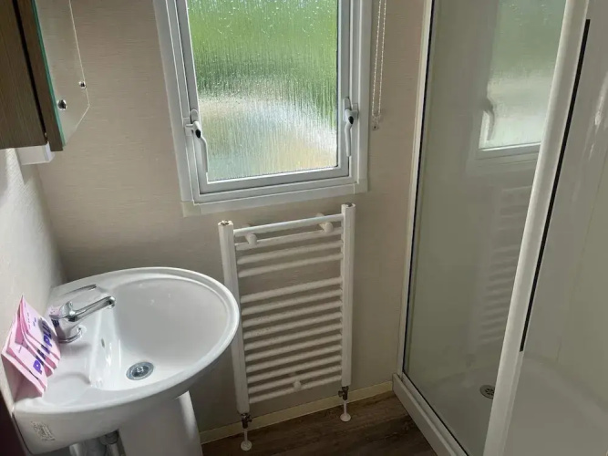 Caravan - Sleeps 8 - Pets Ok - Parking - Decking