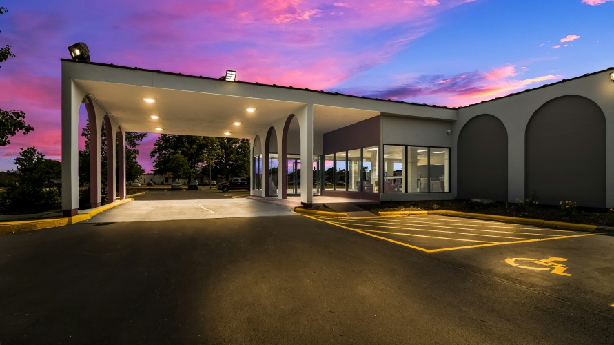 Hometowne Studios By Red Roof & Conference Center Chicago – N Aurora/ Naperville - Plano, IL