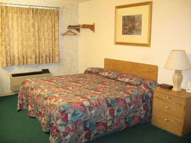 Glacier Gateway Inn