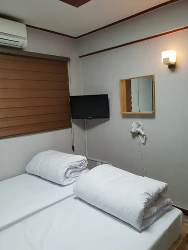 YOUNG STAY - Hostel