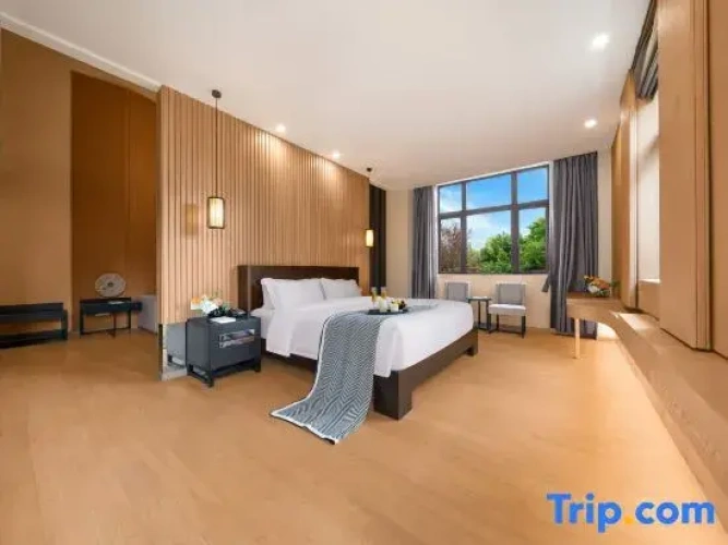 Suite with garden view