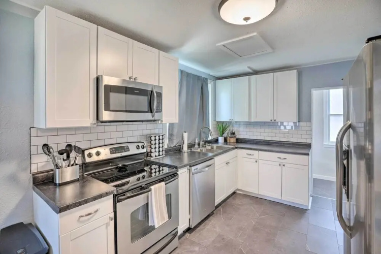 Sioux Falls Abode w/ Fire Pit - 1 Mi to Dtwn!