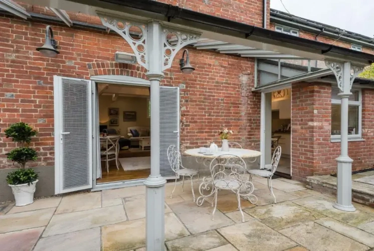 2 Bedrooms Cottage