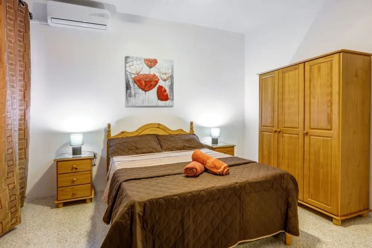2 Bedrooms Comfort Apartment with balcony and with land view