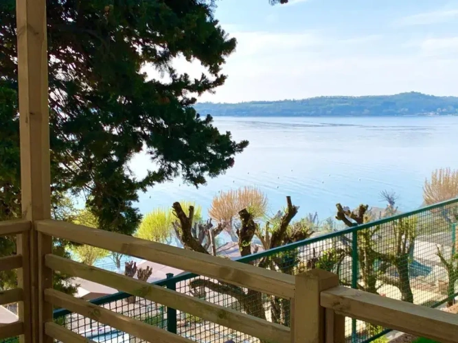 Standard room with lake view