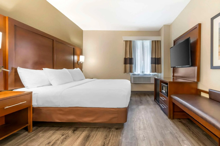 Comfort Suites