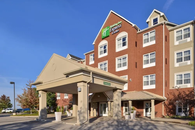 Holiday Inn Express & Suites St. Louis West-O'Fallon