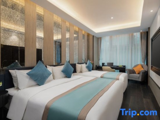 Luxury Twin Family room
