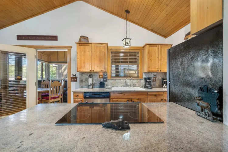 Grey Moose Lodge w/ Amenities Access!